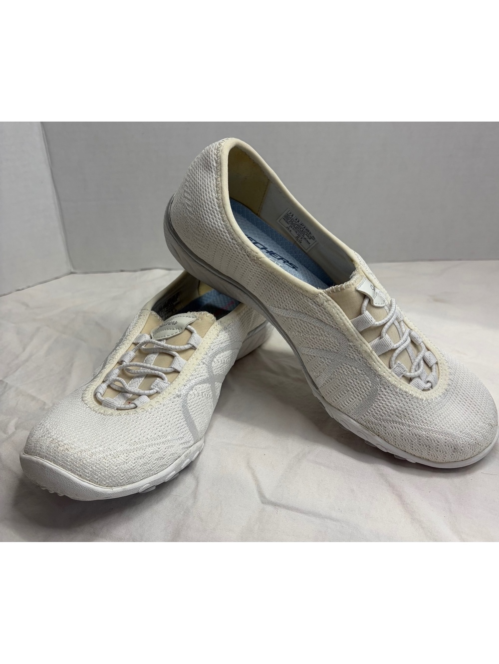 Skechers Relaxed Fit Women's 7.5 White Silver Memory Foam Slip On Shoes